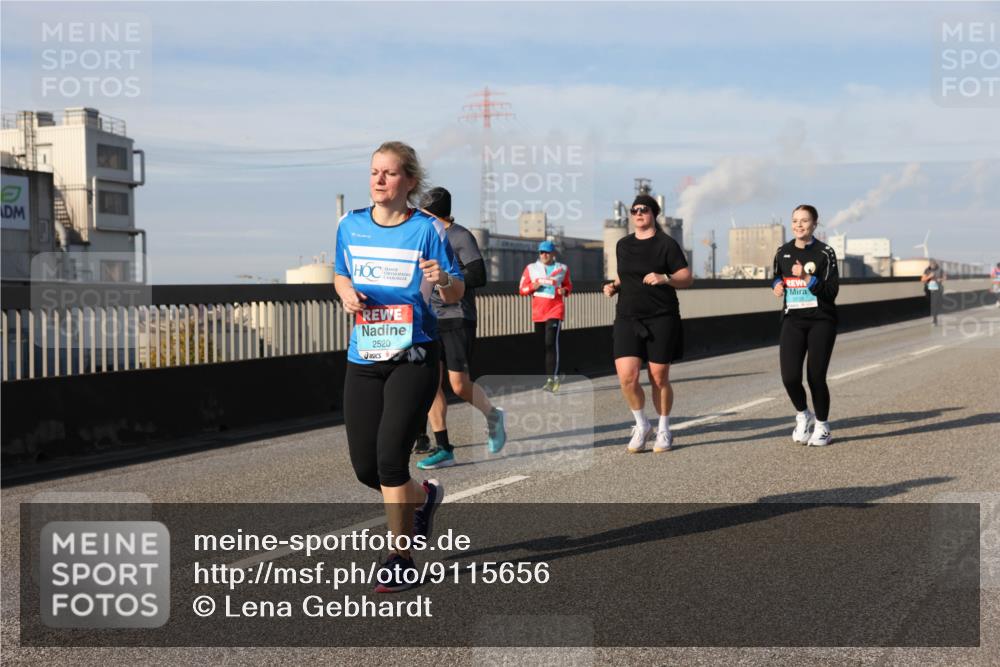 03.10.2025 - Köhlbrandbrückenlauf Lena Gebhardt http://msf.ph/oto/9115656 03.10.2025 10:18:30 Position 2 2520, 3103 meine-sportfotos.de