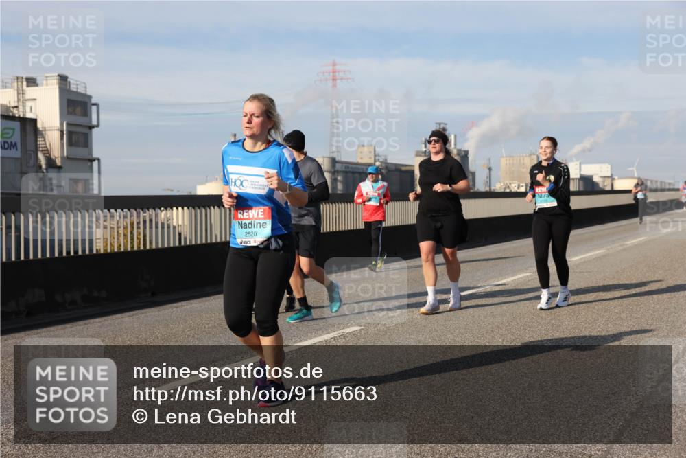 03.10.2025 - Köhlbrandbrückenlauf Lena Gebhardt http://msf.ph/oto/9115663 03.10.2025 10:18:30 Position 2 3103, 2520 meine-sportfotos.de