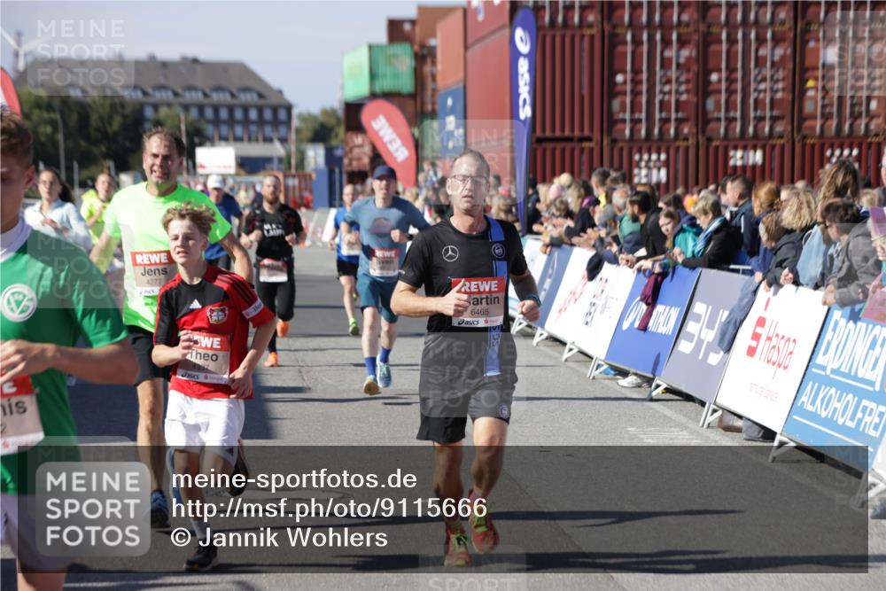03.10.2025 - Köhlbrandbrückenlauf Jannik Wohlers http://msf.ph/oto/9115666 03.10.2025 13:02:24 Ziel 4130, 4187, 4271, 4277, 4281, 4337, 4380, 4492, 4783, 4946, 5080, 5617, 5697, 5747, 5784, 5845, 6465, 6492 meine-sportfotos.de