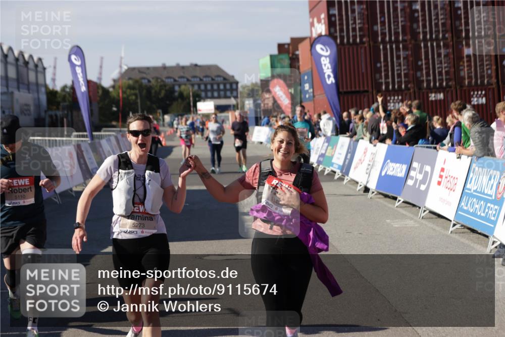 03.10.2025 - Köhlbrandbrückenlauf Jannik Wohlers http://msf.ph/oto/9115674 03.10.2025 13:32:54 Ziel 4582, 5110, 5133, 5187, 5273, 5446, 5477, 5478, 6147, 6148, 6513 meine-sportfotos.de