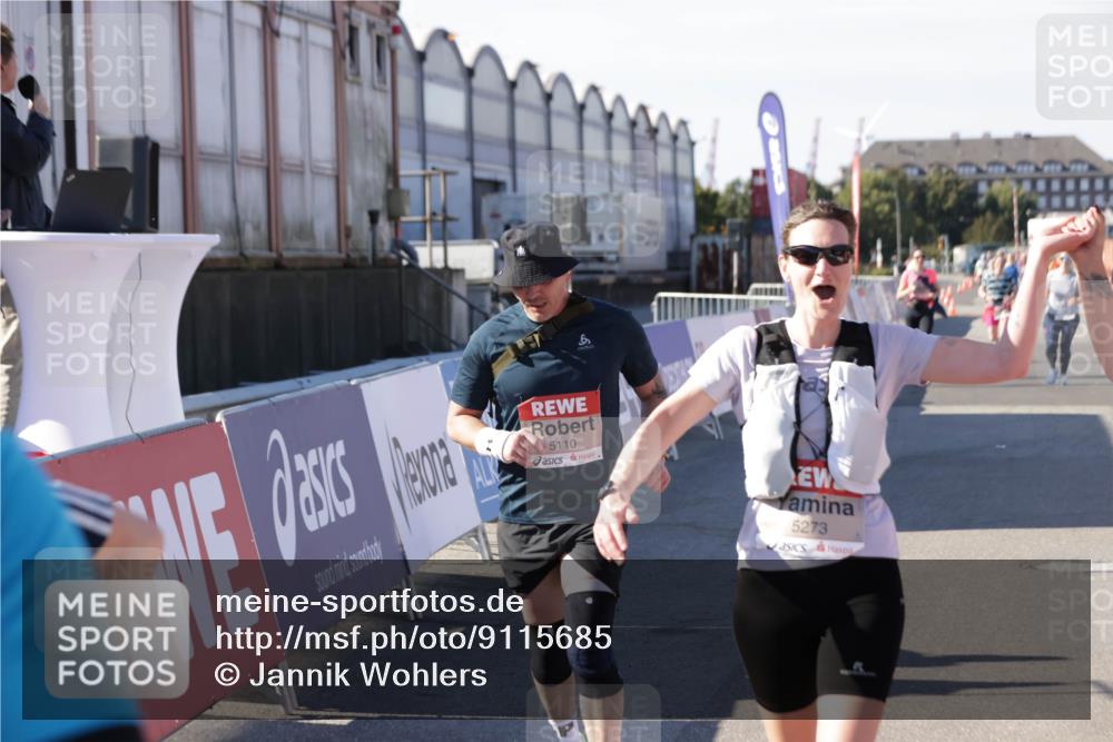 03.10.2025 - Köhlbrandbrückenlauf Jannik Wohlers http://msf.ph/oto/9115685 03.10.2025 13:32:55 Ziel 4582, 5110, 5133, 5187, 5273, 5446, 5477, 5478, 6147, 6148, 6513 meine-sportfotos.de