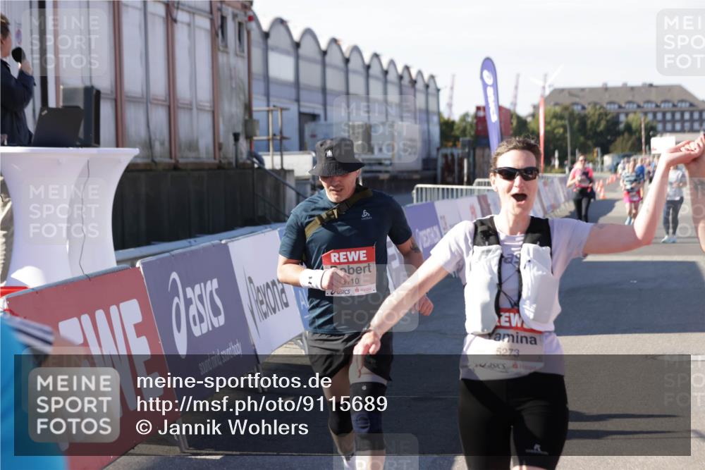 03.10.2025 - Köhlbrandbrückenlauf Jannik Wohlers http://msf.ph/oto/9115689 03.10.2025 13:32:55 Ziel 4582, 5110, 5133, 5187, 5273, 5446, 5477, 5478, 6147, 6148, 6513 meine-sportfotos.de