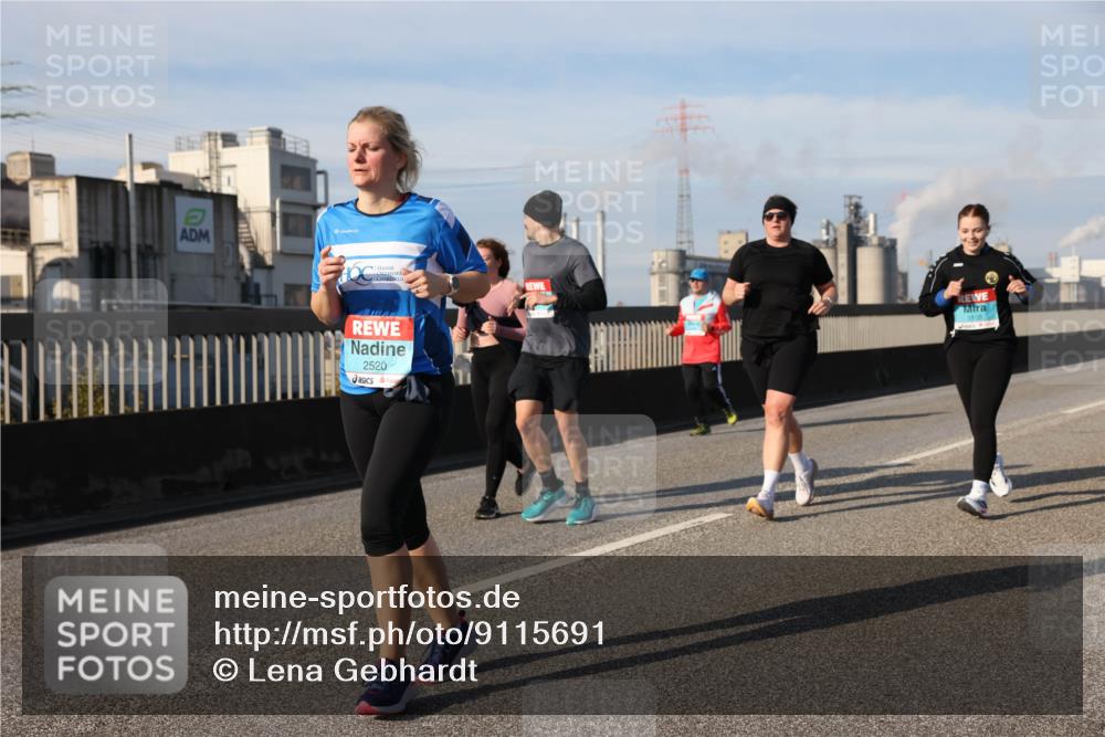 03.10.2025 - Köhlbrandbrückenlauf Lena Gebhardt http://msf.ph/oto/9115691 03.10.2025 10:18:30 Position 2 2520, 3103 meine-sportfotos.de