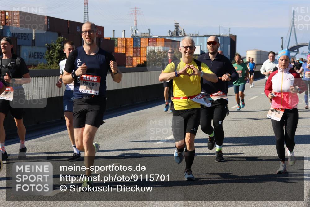 03.10.2025 - Köhlbrandbrückenlauf Strokosch-Dieckow http://msf.ph/oto/9115701 03.10.2025 12:49:19 Position 3 5617, 5793, 6207 meine-sportfotos.de