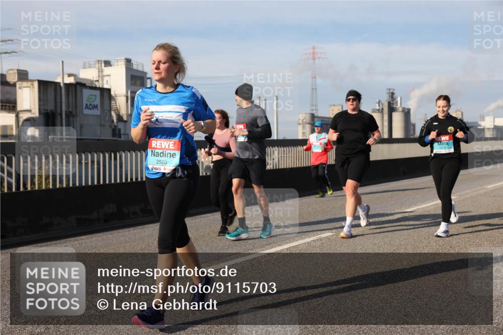03.10.2025 - Köhlbrandbrückenlauf Lena Gebhardt http://msf.ph/oto/9115703 03.10.2025 10:18:30 Position 2 2520, 3103 meine-sportfotos.de