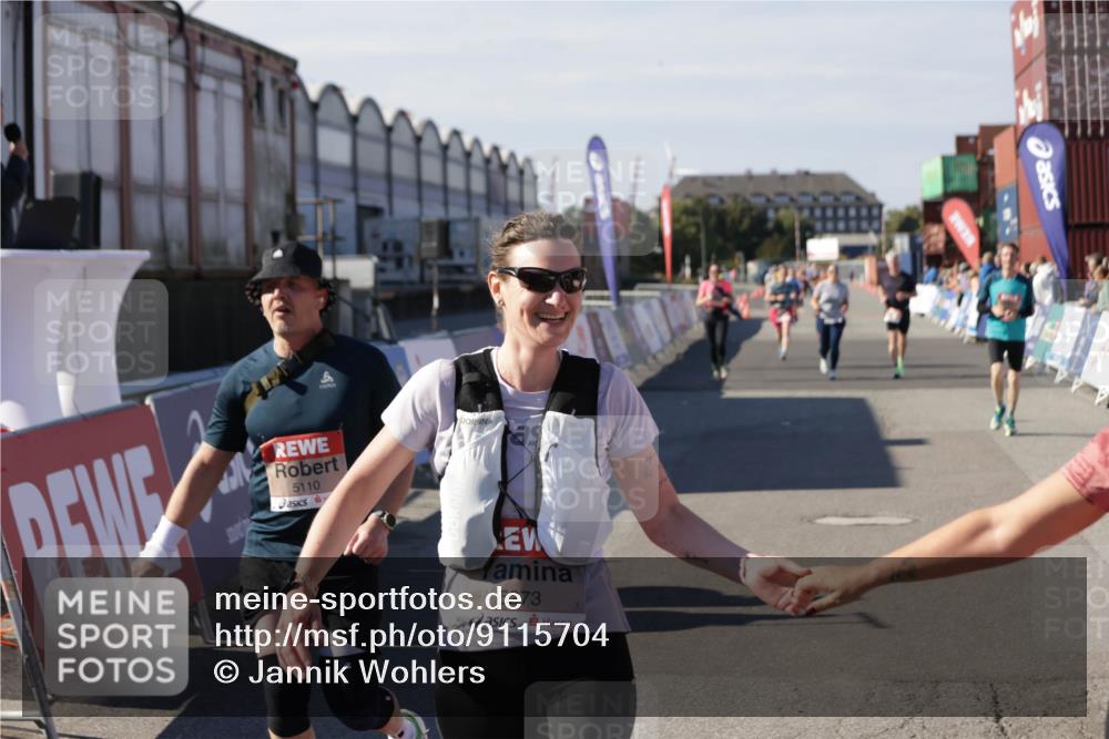 03.10.2025 - Köhlbrandbrückenlauf Jannik Wohlers http://msf.ph/oto/9115704 03.10.2025 13:32:55 Ziel 4582, 5110, 5133, 5187, 5273, 5446, 5477, 5478, 6147, 6148, 6513 meine-sportfotos.de