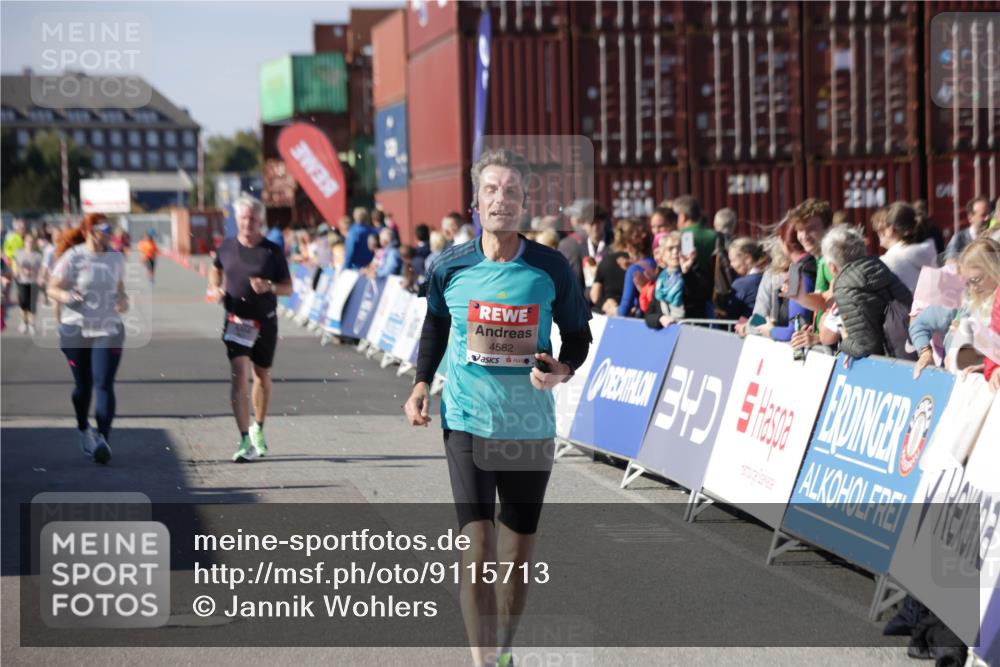 03.10.2025 - Köhlbrandbrückenlauf Jannik Wohlers http://msf.ph/oto/9115713 03.10.2025 13:32:59 Ziel 4582, 4941, 5110, 5133, 5187, 5273, 5446, 5477, 5478, 6067, 6455, 6513 meine-sportfotos.de