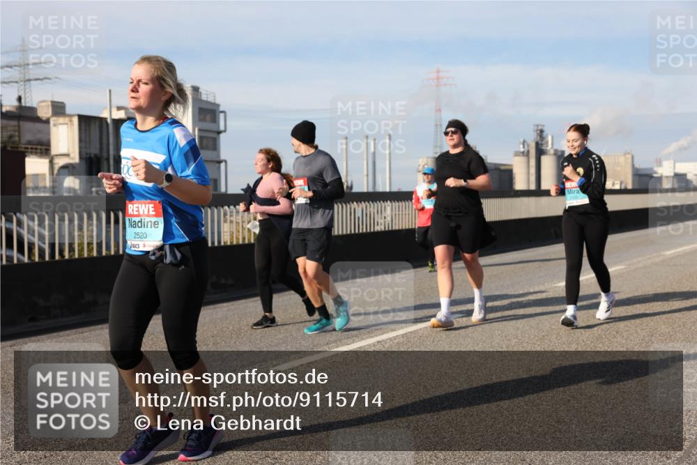 03.10.2025 - Köhlbrandbrückenlauf Lena Gebhardt http://msf.ph/oto/9115714 03.10.2025 10:18:31 Position 2 2520, 3103 meine-sportfotos.de