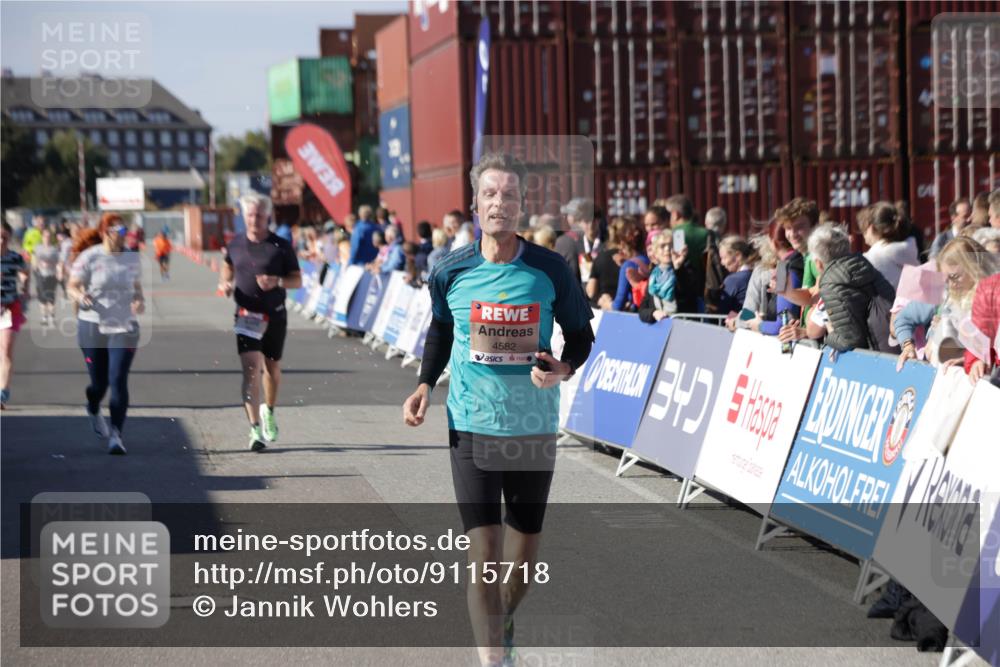 03.10.2025 - Köhlbrandbrückenlauf Jannik Wohlers http://msf.ph/oto/9115718 03.10.2025 13:32:59 Ziel 4582, 4941, 5110, 5133, 5187, 5273, 5446, 5477, 5478, 6067, 6455, 6513 meine-sportfotos.de