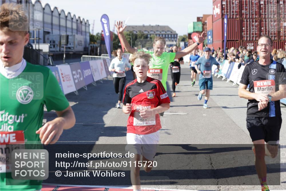 03.10.2025 - Köhlbrandbrückenlauf Jannik Wohlers http://msf.ph/oto/9115720 03.10.2025 13:02:25 Ziel 4130, 4187, 4271, 4277, 4337, 4380, 4492, 4783, 4946, 5080, 5617, 5697, 5747, 5784, 5845, 6465, 6492 meine-sportfotos.de