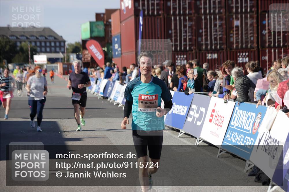 03.10.2025 - Köhlbrandbrückenlauf Jannik Wohlers http://msf.ph/oto/9115724 03.10.2025 13:32:59 Ziel 4582, 4941, 5110, 5133, 5187, 5273, 5446, 5477, 5478, 6067, 6455, 6513 meine-sportfotos.de