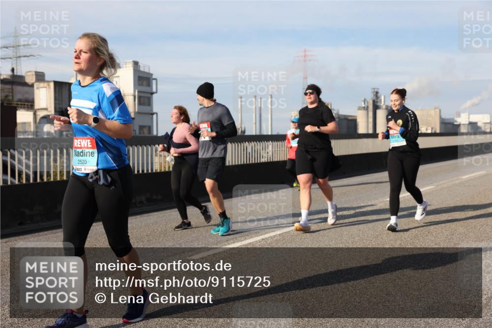 03.10.2025 - Köhlbrandbrückenlauf Lena Gebhardt http://msf.ph/oto/9115725 03.10.2025 10:18:31 Position 2 2520 meine-sportfotos.de