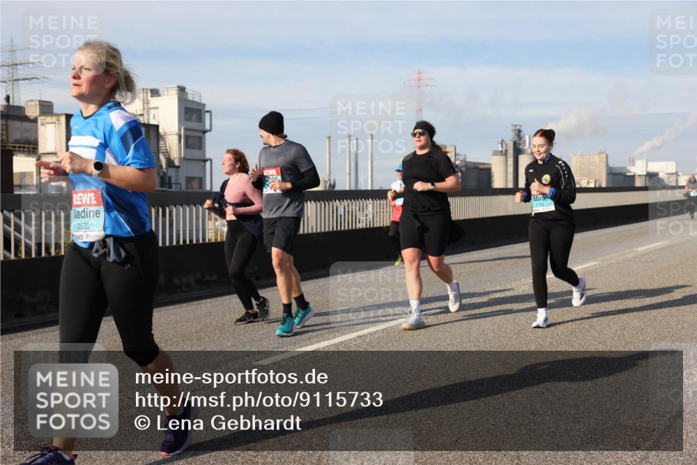 03.10.2025 - Köhlbrandbrückenlauf Lena Gebhardt http://msf.ph/oto/9115733 03.10.2025 10:18:31 Position 2 2520, 3103 meine-sportfotos.de