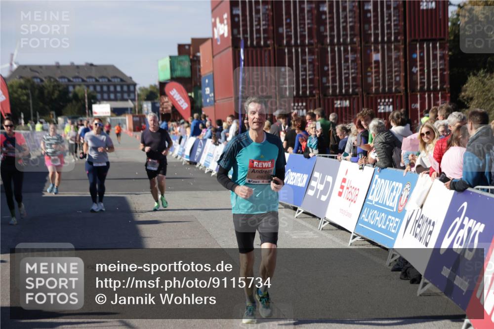 03.10.2025 - Köhlbrandbrückenlauf Jannik Wohlers http://msf.ph/oto/9115734 03.10.2025 13:32:59 Ziel 4582, 4941, 5110, 5133, 5187, 5273, 5446, 5477, 5478, 6067, 6455, 6513 meine-sportfotos.de