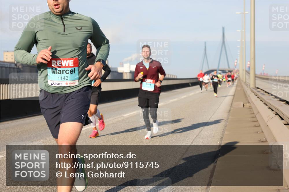 03.10.2025 - Köhlbrandbrückenlauf Lena Gebhardt http://msf.ph/oto/9115745 03.10.2025 09:43:44 Position 2 1143 meine-sportfotos.de
