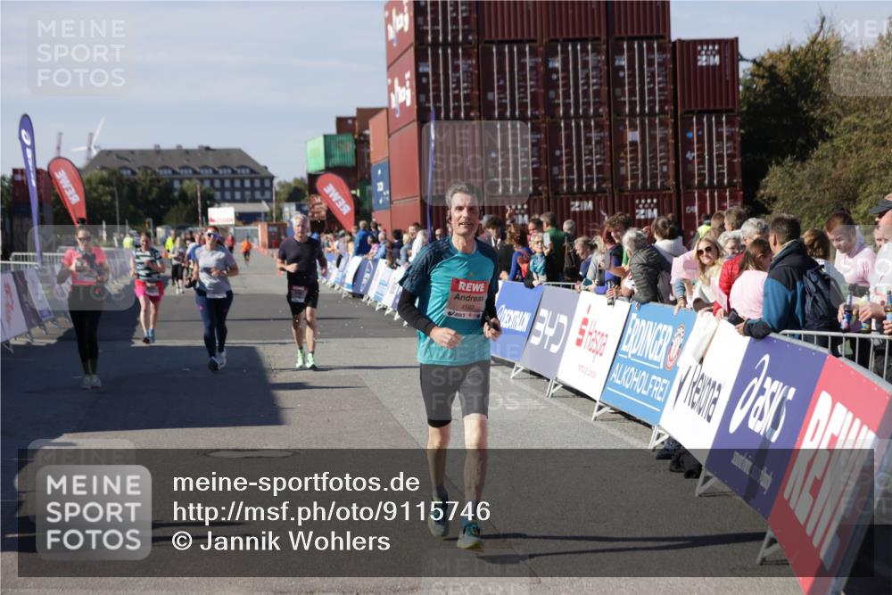 03.10.2025 - Köhlbrandbrückenlauf Jannik Wohlers http://msf.ph/oto/9115746 03.10.2025 13:32:59 Ziel 4582, 4941, 5110, 5133, 5187, 5273, 5446, 5477, 5478, 6067, 6455, 6513 meine-sportfotos.de