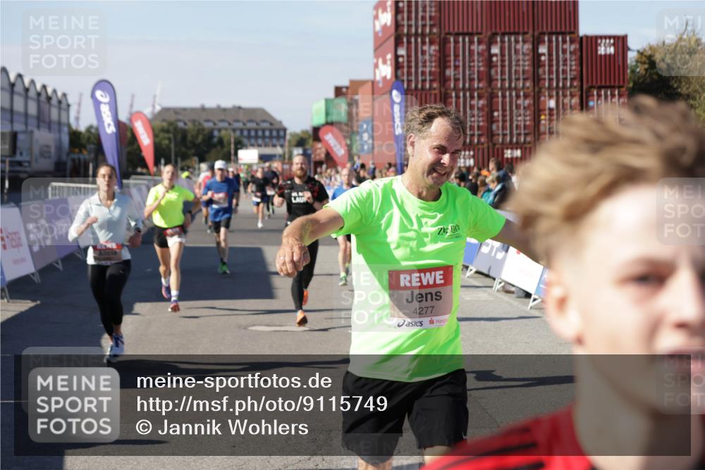 03.10.2025 - Köhlbrandbrückenlauf Jannik Wohlers http://msf.ph/oto/9115749 03.10.2025 13:02:27 Ziel 4187, 4271, 4277, 4337, 4380, 4492, 4783, 4946, 5080, 5617, 5697, 5747, 5784, 5845, 6465, 6492 meine-sportfotos.de