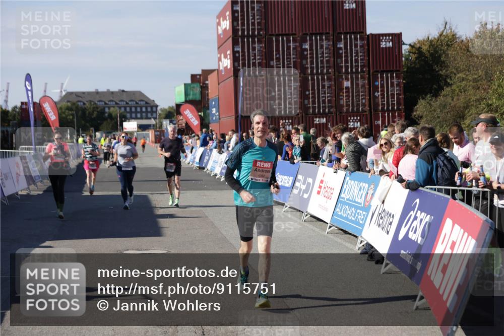 03.10.2025 - Köhlbrandbrückenlauf Jannik Wohlers http://msf.ph/oto/9115751 03.10.2025 13:32:59 Ziel 4582, 4941, 5110, 5133, 5187, 5273, 5446, 5477, 5478, 6067, 6455, 6513 meine-sportfotos.de