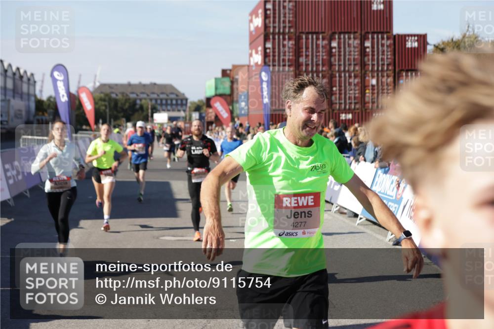 03.10.2025 - Köhlbrandbrückenlauf Jannik Wohlers http://msf.ph/oto/9115754 03.10.2025 13:02:27 Ziel 4187, 4271, 4277, 4337, 4380, 4492, 4783, 4946, 5080, 5617, 5697, 5747, 5784, 5845, 6465, 6492 meine-sportfotos.de