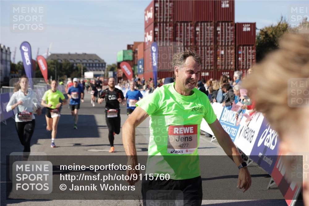 03.10.2025 - Köhlbrandbrückenlauf Jannik Wohlers http://msf.ph/oto/9115760 03.10.2025 13:02:27 Ziel 4187, 4271, 4277, 4337, 4380, 4492, 4783, 4946, 5080, 5617, 5697, 5747, 5784, 5845, 6465, 6492 meine-sportfotos.de