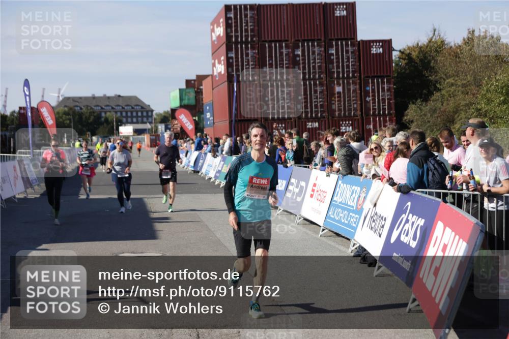 03.10.2025 - Köhlbrandbrückenlauf Jannik Wohlers http://msf.ph/oto/9115762 03.10.2025 13:33:00 Ziel 4582, 4941, 5110, 5133, 5187, 5273, 5446, 5477, 5478, 6067, 6376, 6455 meine-sportfotos.de