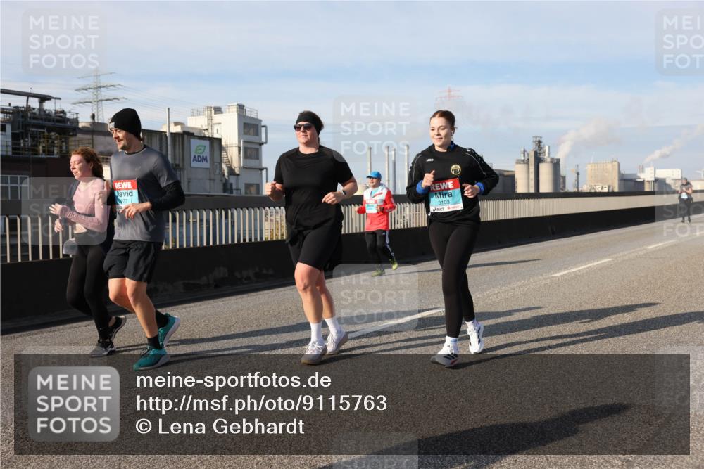 03.10.2025 - Köhlbrandbrückenlauf Lena Gebhardt http://msf.ph/oto/9115763 03.10.2025 10:18:32 Position 2 2277, 3103 meine-sportfotos.de