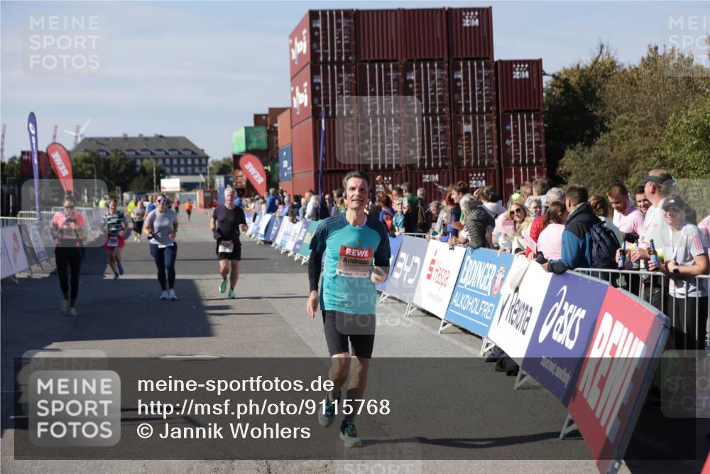 03.10.2025 - Köhlbrandbrückenlauf Jannik Wohlers http://msf.ph/oto/9115768 03.10.2025 13:33:00 Ziel 4582, 4941, 5110, 5133, 5187, 5273, 5446, 5477, 5478, 6067, 6376, 6455 meine-sportfotos.de