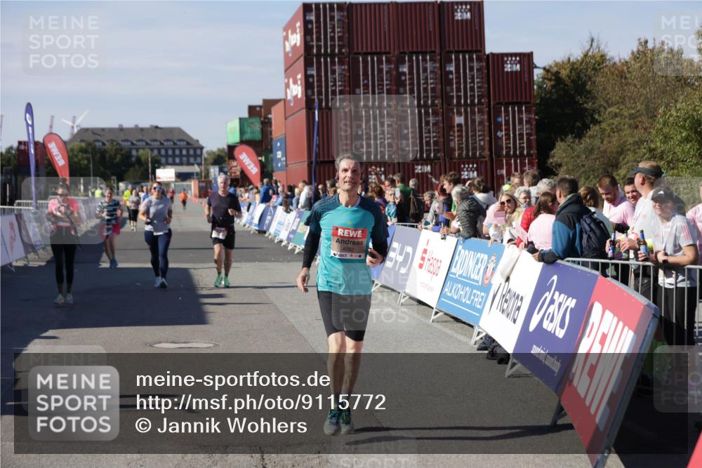 03.10.2025 - Köhlbrandbrückenlauf Jannik Wohlers http://msf.ph/oto/9115772 03.10.2025 13:33:00 Ziel 4582, 4941, 5110, 5133, 5187, 5273, 5446, 5477, 5478, 6067, 6376, 6455 meine-sportfotos.de