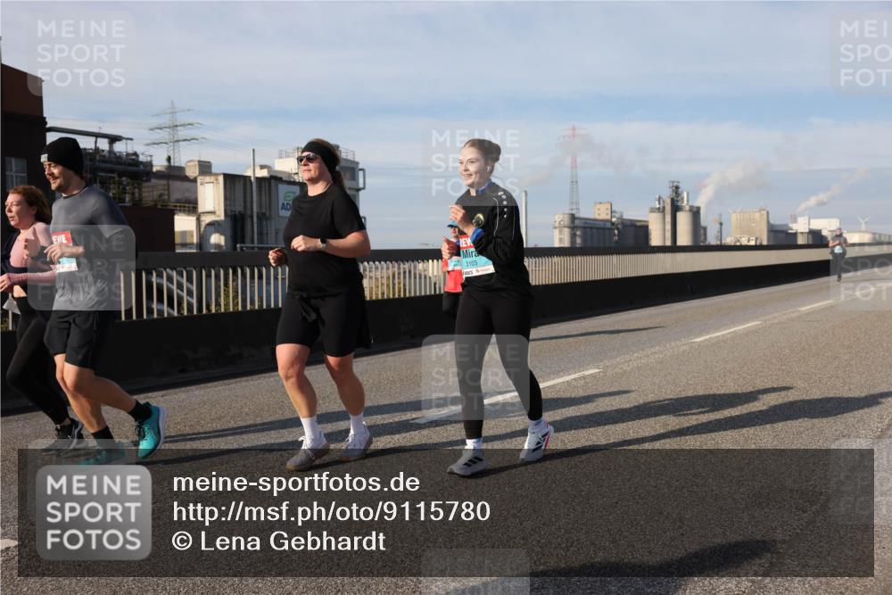 03.10.2025 - Köhlbrandbrückenlauf Lena Gebhardt http://msf.ph/oto/9115780 03.10.2025 10:18:32 Position 2 3103 meine-sportfotos.de