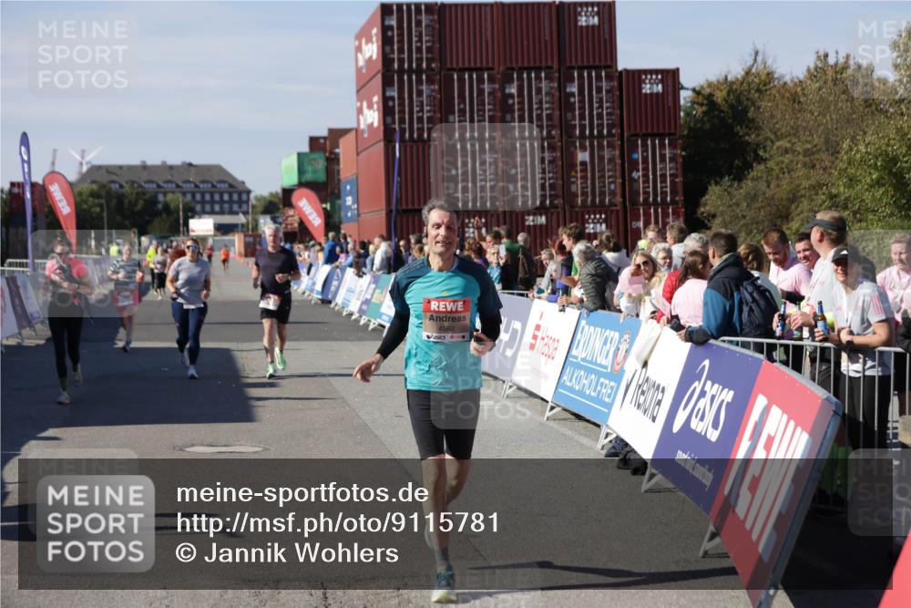 03.10.2025 - Köhlbrandbrückenlauf Jannik Wohlers http://msf.ph/oto/9115781 03.10.2025 13:33:00 Ziel 4582, 4941, 5110, 5133, 5187, 5273, 5446, 5477, 5478, 6067, 6376, 6455 meine-sportfotos.de