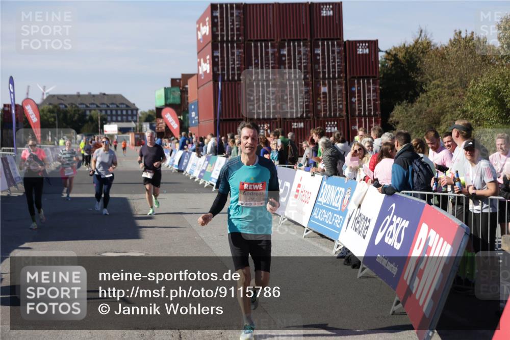 03.10.2025 - Köhlbrandbrückenlauf Jannik Wohlers http://msf.ph/oto/9115786 03.10.2025 13:33:00 Ziel 4582, 4941, 5110, 5133, 5187, 5273, 5446, 5477, 5478, 6067, 6376, 6455 meine-sportfotos.de