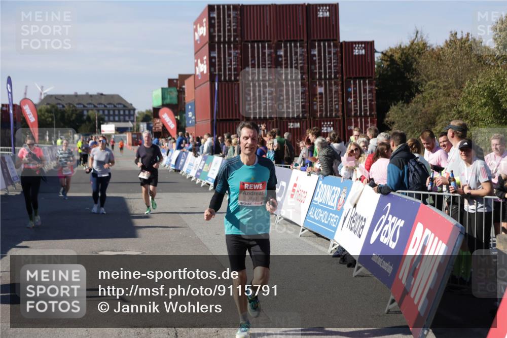 03.10.2025 - Köhlbrandbrückenlauf Jannik Wohlers http://msf.ph/oto/9115791 03.10.2025 13:33:00 Ziel 4582, 4941, 5110, 5133, 5187, 5273, 5446, 5477, 5478, 6067, 6376, 6455 meine-sportfotos.de