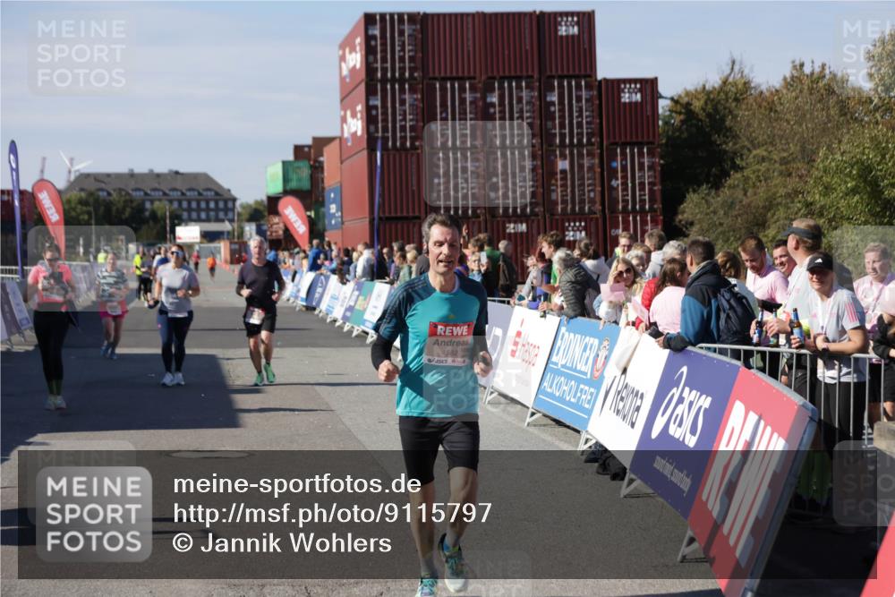 03.10.2025 - Köhlbrandbrückenlauf Jannik Wohlers http://msf.ph/oto/9115797 03.10.2025 13:33:00 Ziel 4582, 4941, 5110, 5133, 5187, 5273, 5446, 5477, 5478, 6067, 6376, 6455 meine-sportfotos.de