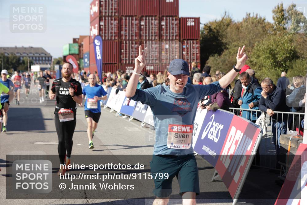 03.10.2025 - Köhlbrandbrückenlauf Jannik Wohlers http://msf.ph/oto/9115799 03.10.2025 13:02:28 Ziel 4024, 4187, 4271, 4277, 4337, 4380, 4492, 4783, 4946, 5080, 5617, 5697, 5747, 5784, 5845, 6320, 6465, 6492 meine-sportfotos.de