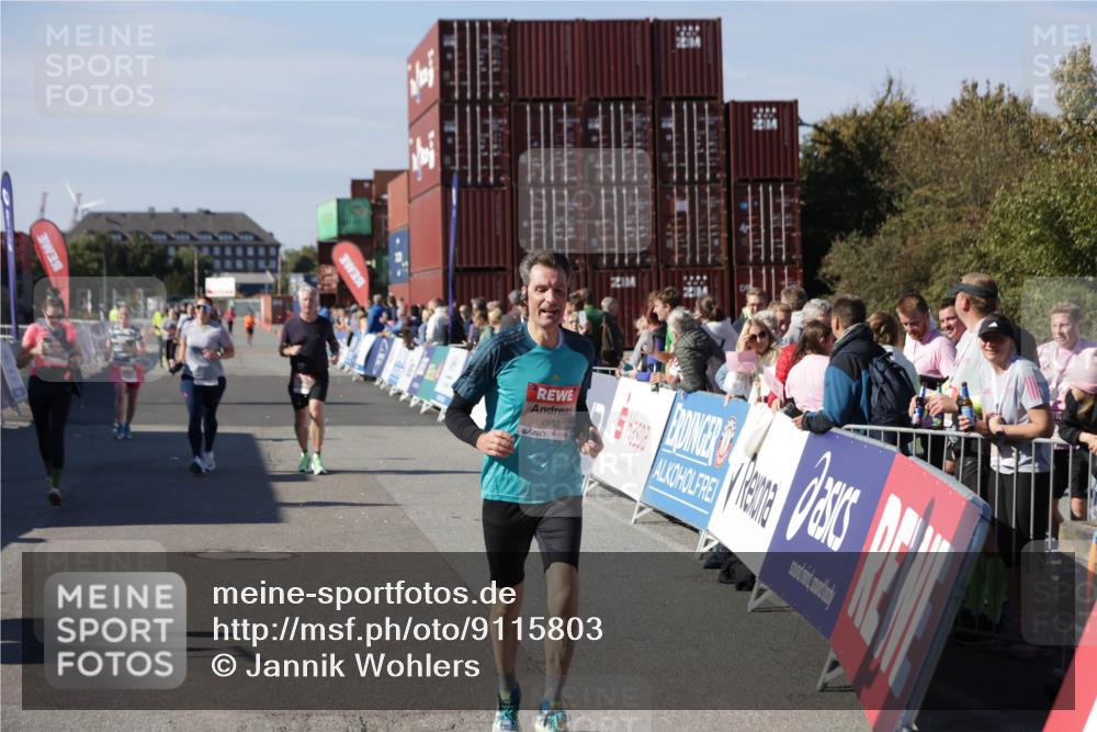 03.10.2025 - Köhlbrandbrückenlauf Jannik Wohlers http://msf.ph/oto/9115803 03.10.2025 13:33:00 Ziel 4582, 4941, 5110, 5133, 5187, 5273, 5446, 5477, 5478, 6067, 6376, 6455 meine-sportfotos.de