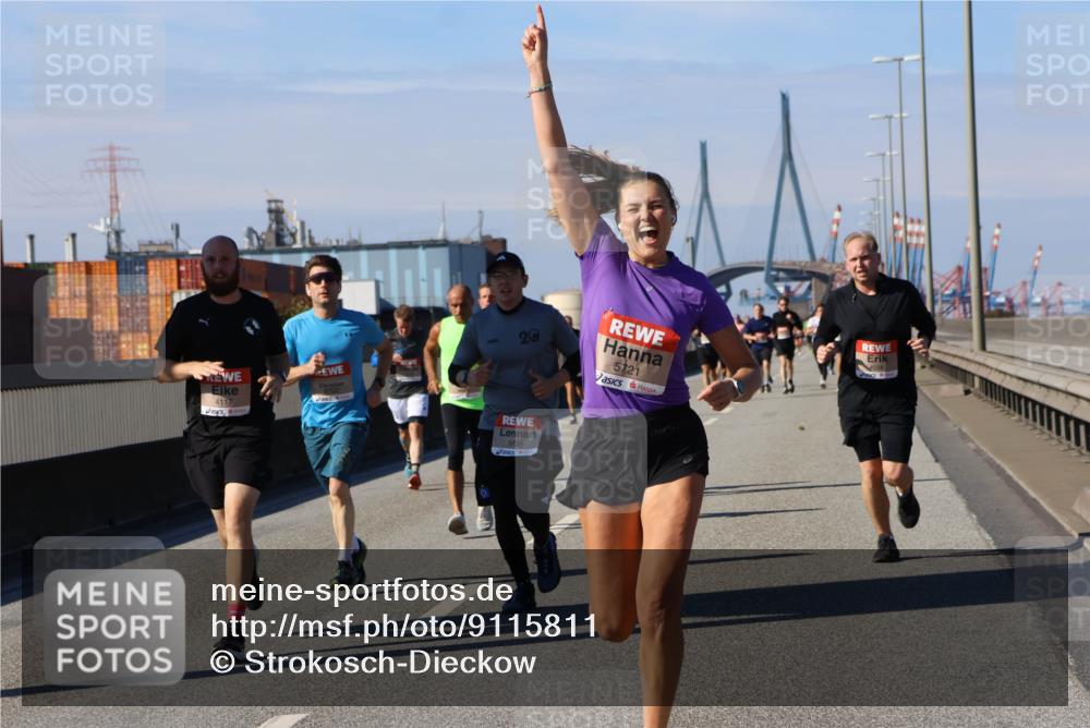 03.10.2025 - Köhlbrandbrückenlauf Strokosch-Dieckow http://msf.ph/oto/9115811 03.10.2025 12:49:35 Position 3 4117, 20, 5726, 5721 meine-sportfotos.de