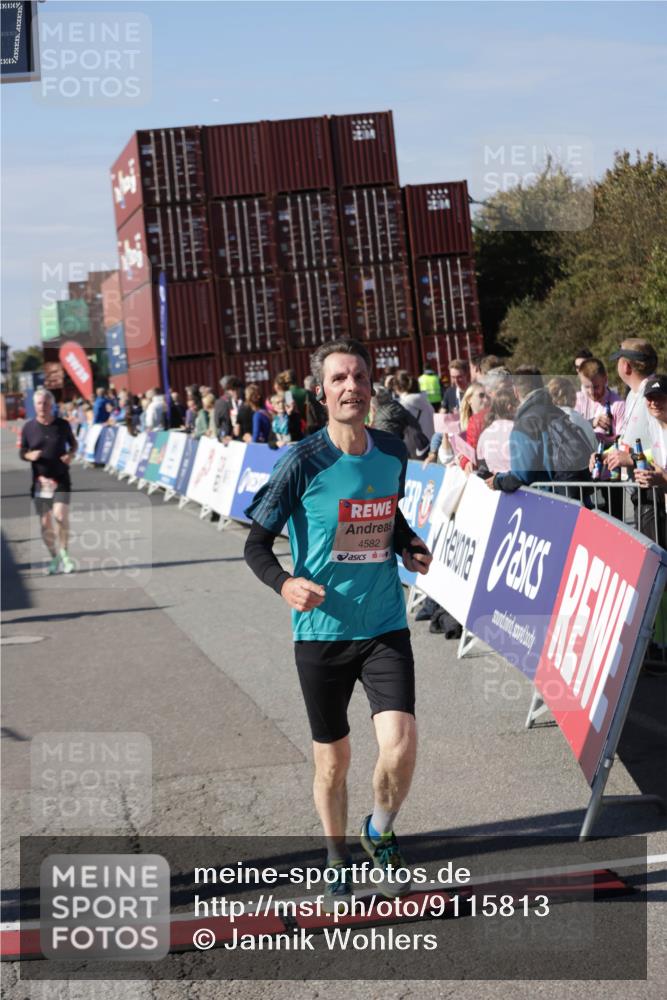 03.10.2025 - Köhlbrandbrückenlauf Jannik Wohlers http://msf.ph/oto/9115813 03.10.2025 13:33:01 Ziel 4582, 4941, 5110, 5133, 5187, 5273, 5446, 6067, 6376, 6455 meine-sportfotos.de