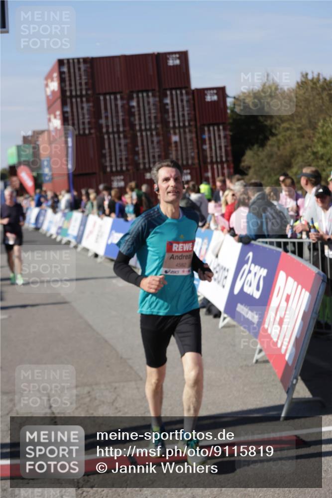03.10.2025 - Köhlbrandbrückenlauf Jannik Wohlers http://msf.ph/oto/9115819 03.10.2025 13:33:01 Ziel 4582, 4941, 5110, 5133, 5187, 5273, 5446, 6067, 6376, 6455 meine-sportfotos.de