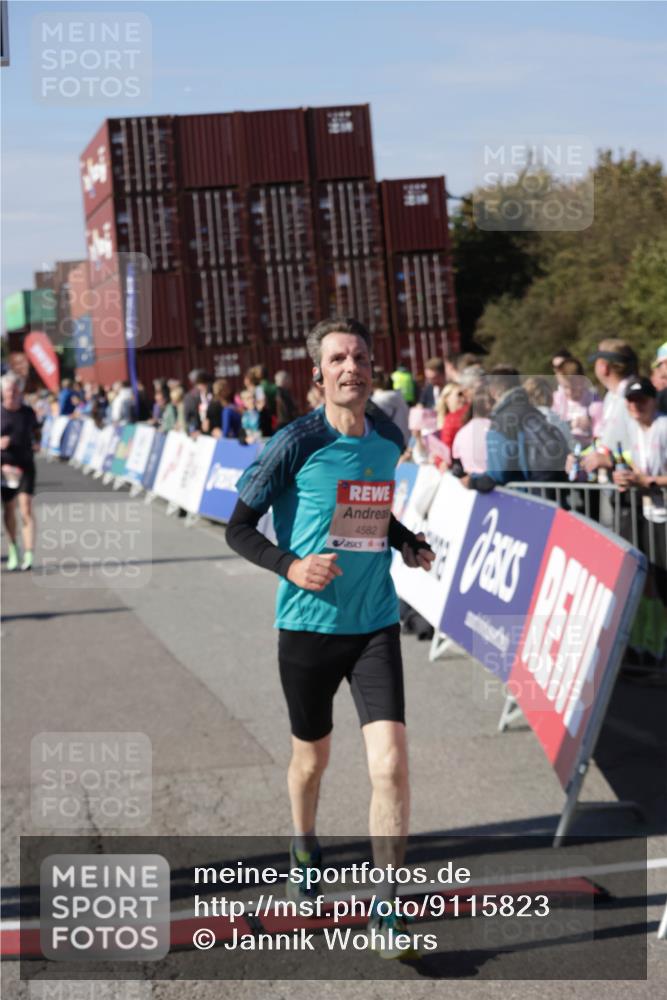 03.10.2025 - Köhlbrandbrückenlauf Jannik Wohlers http://msf.ph/oto/9115823 03.10.2025 13:33:01 Ziel 4582, 4941, 5110, 5133, 5187, 5273, 5446, 6067, 6376, 6455 meine-sportfotos.de