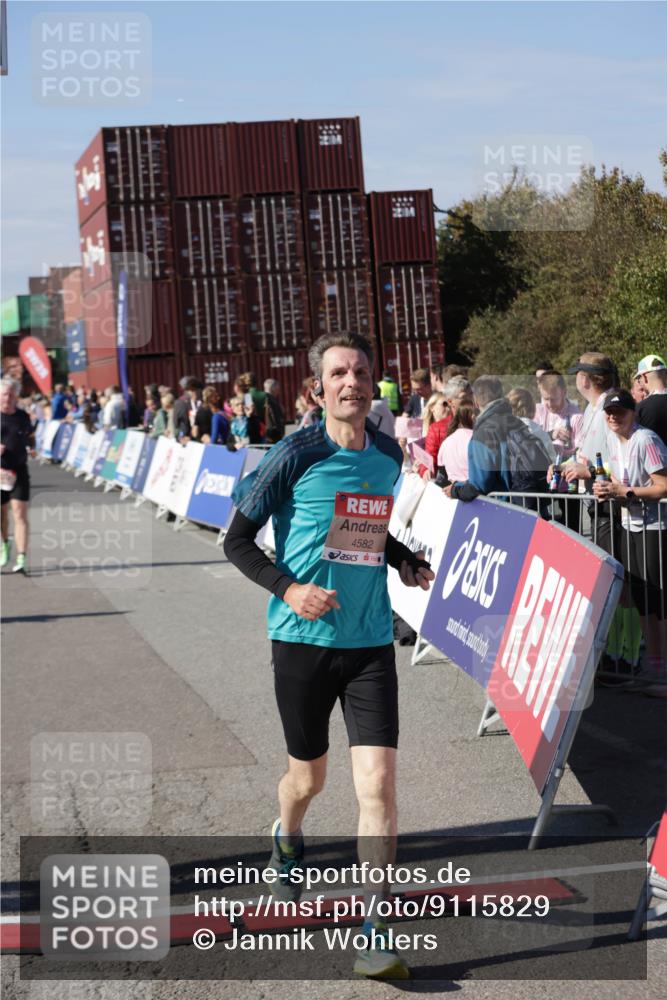 03.10.2025 - Köhlbrandbrückenlauf Jannik Wohlers http://msf.ph/oto/9115829 03.10.2025 13:33:01 Ziel 4582, 4941, 5110, 5133, 5187, 5273, 5446, 6067, 6376, 6455 meine-sportfotos.de
