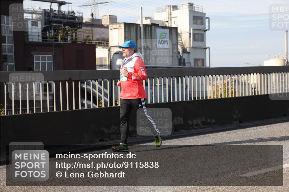 03.10.2025 - Köhlbrandbrückenlauf Lena Gebhardt http://msf.ph/oto/9115838 03.10.2025 10:18:34 Position 2  meine-sportfotos.de