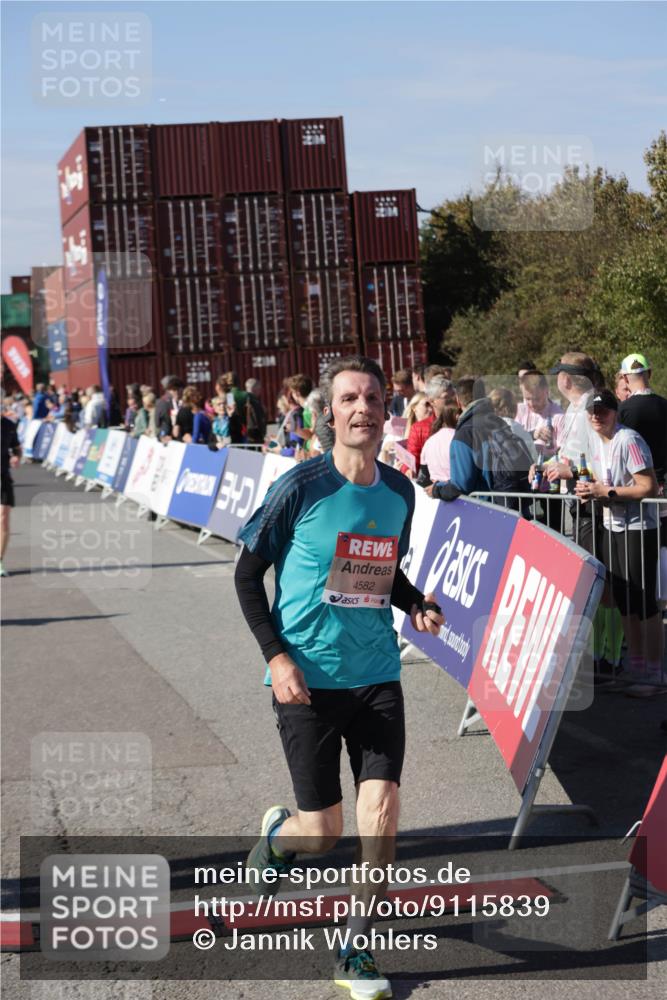 03.10.2025 - Köhlbrandbrückenlauf Jannik Wohlers http://msf.ph/oto/9115839 03.10.2025 13:33:01 Ziel 4582, 4941, 5110, 5133, 5187, 5273, 5446, 6067, 6376, 6455 meine-sportfotos.de