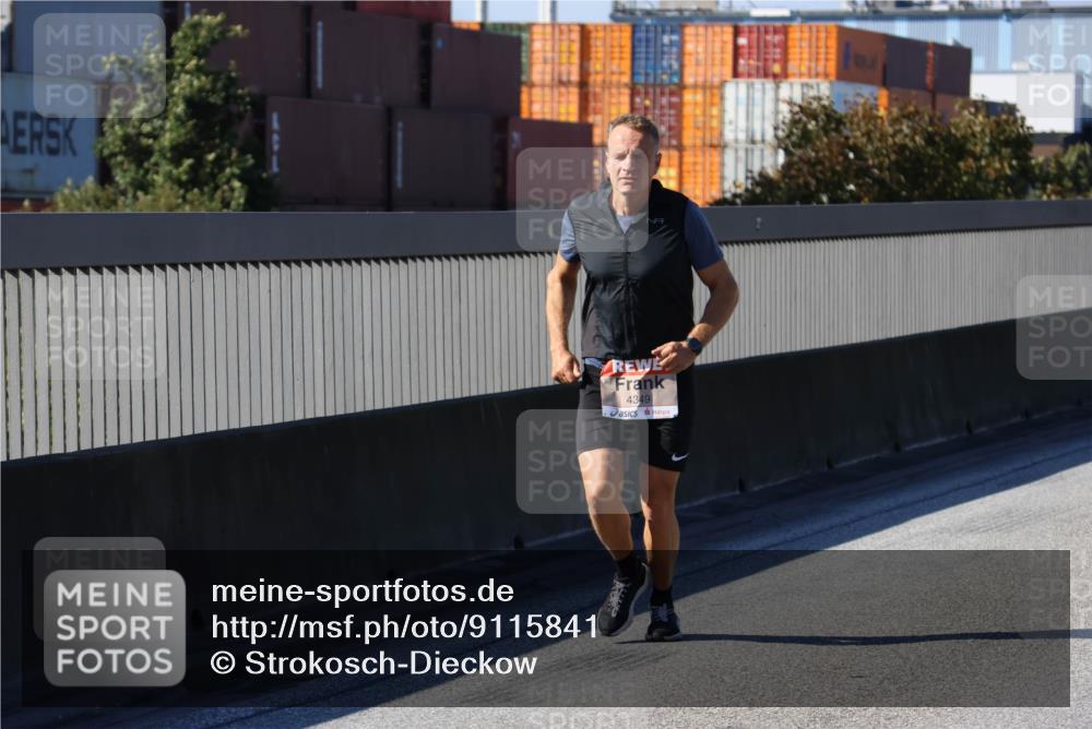 03.10.2025 - Köhlbrandbrückenlauf Strokosch-Dieckow http://msf.ph/oto/9115841 03.10.2025 12:49:45 Position 3 4349 meine-sportfotos.de
