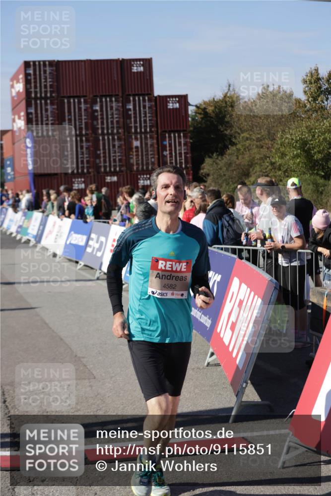 03.10.2025 - Köhlbrandbrückenlauf Jannik Wohlers http://msf.ph/oto/9115851 03.10.2025 13:33:01 Ziel 4582, 4941, 5110, 5133, 5187, 5273, 5446, 6067, 6376, 6455 meine-sportfotos.de