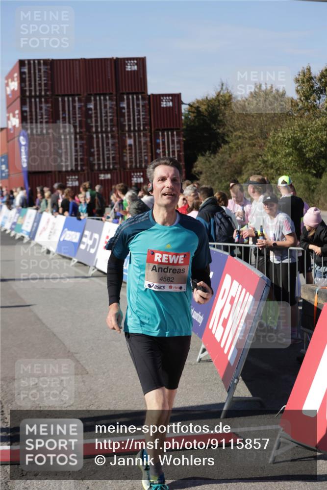 03.10.2025 - Köhlbrandbrückenlauf Jannik Wohlers http://msf.ph/oto/9115857 03.10.2025 13:33:01 Ziel 4582, 4941, 5110, 5133, 5187, 5273, 5446, 6067, 6376, 6455 meine-sportfotos.de