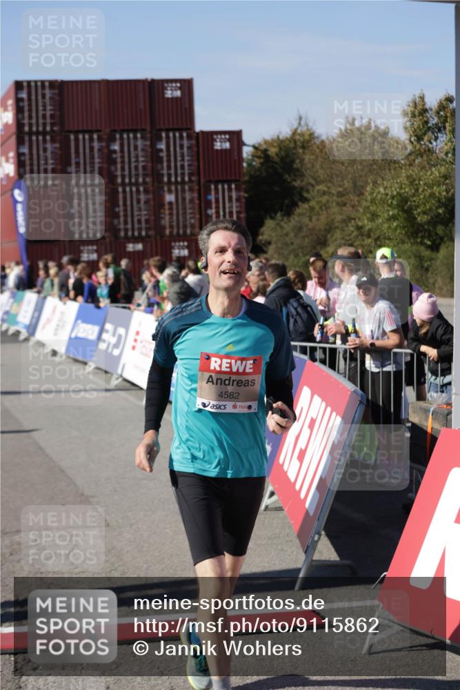 03.10.2025 - Köhlbrandbrückenlauf Jannik Wohlers http://msf.ph/oto/9115862 03.10.2025 13:33:01 Ziel 4582, 4941, 5110, 5133, 5187, 5273, 5446, 6067, 6376, 6455 meine-sportfotos.de