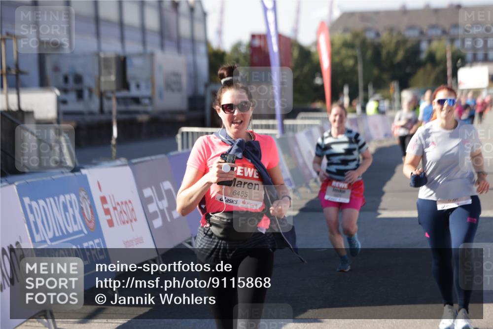 03.10.2025 - Köhlbrandbrückenlauf Jannik Wohlers http://msf.ph/oto/9115868 03.10.2025 13:33:03 Ziel 4582, 4941, 5110, 5187, 5273, 6067, 6376, 6455 meine-sportfotos.de