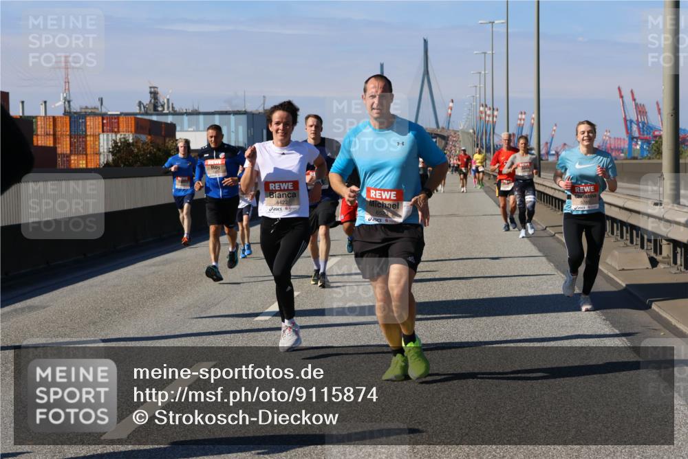 03.10.2025 - Köhlbrandbrückenlauf Strokosch-Dieckow http://msf.ph/oto/9115874 03.10.2025 12:49:50 Position 3 4422, 6523, 5785 meine-sportfotos.de