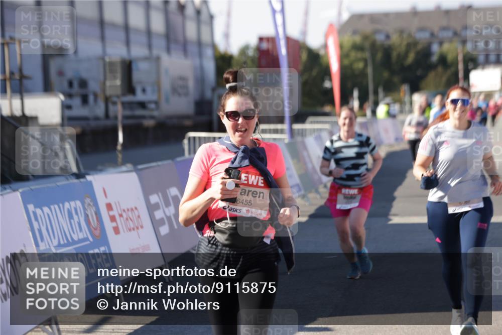 03.10.2025 - Köhlbrandbrückenlauf Jannik Wohlers http://msf.ph/oto/9115875 03.10.2025 13:33:03 Ziel 4582, 4941, 5110, 5187, 5273, 6067, 6376, 6455 meine-sportfotos.de