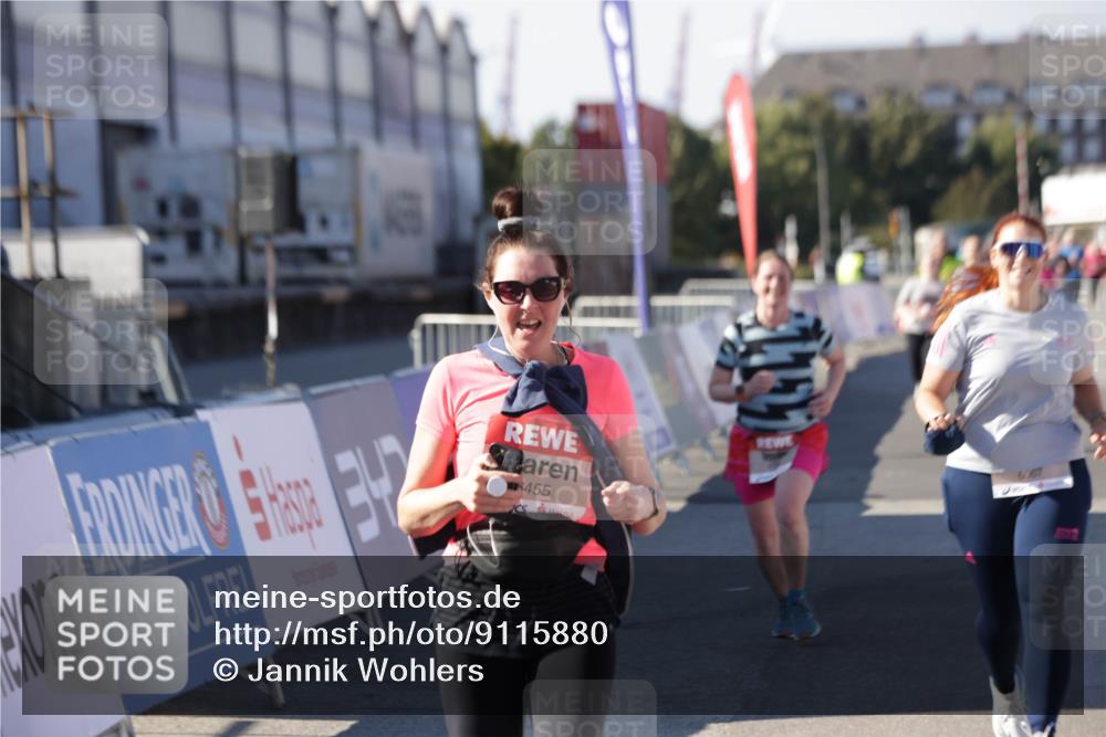 03.10.2025 - Köhlbrandbrückenlauf Jannik Wohlers http://msf.ph/oto/9115880 03.10.2025 13:33:03 Ziel 4582, 4941, 5110, 5187, 5273, 6067, 6376, 6455 meine-sportfotos.de